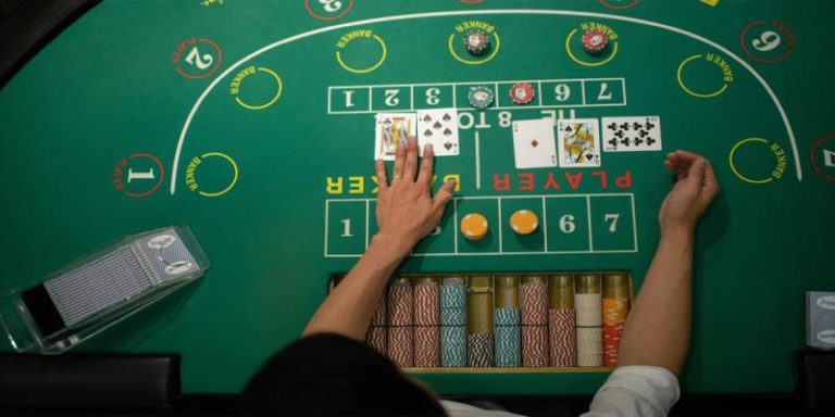 Chơi bài baccarat - Nghệ thuật và chiến lược